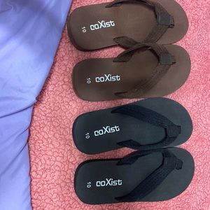 2 pack of flip flops black/brown